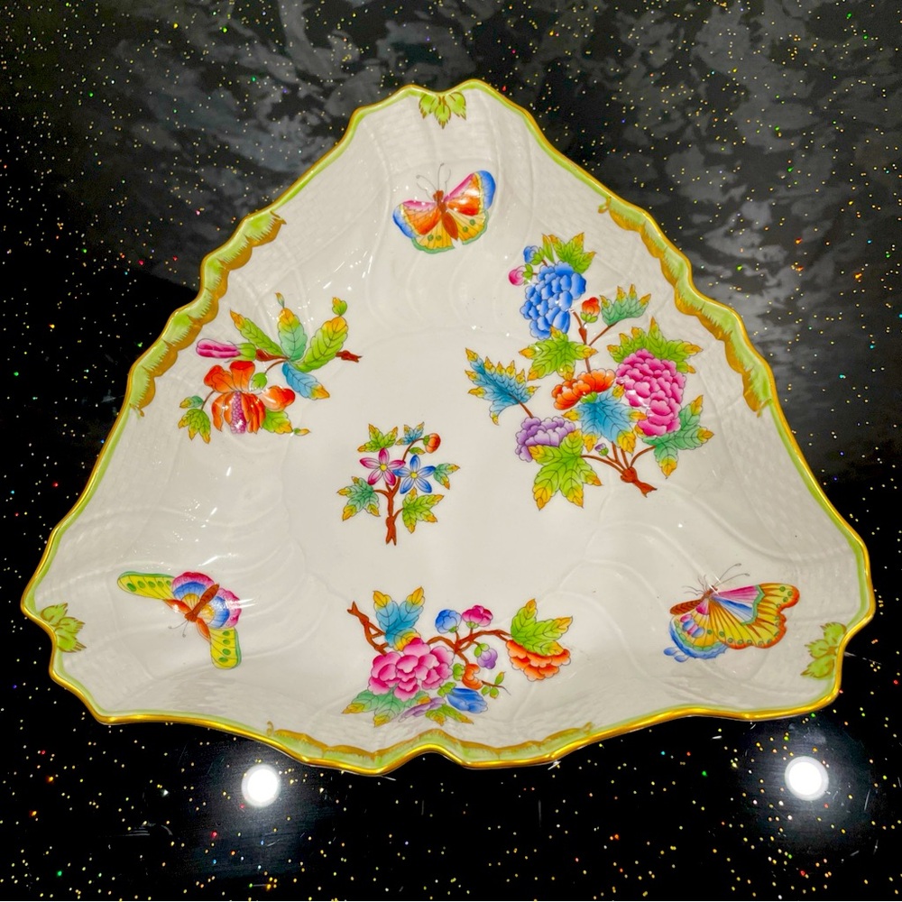 Orig Herend Handcrafted /Painted Triangle Serving Dish W Queen Victoria Pattern